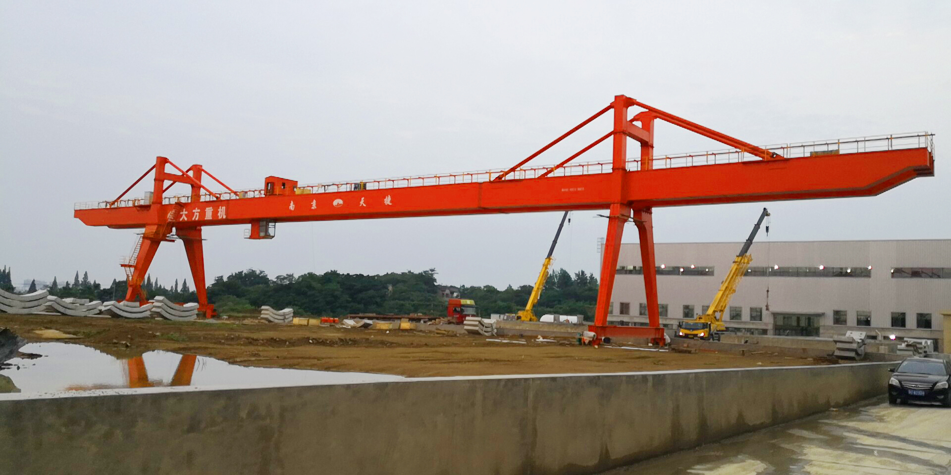驚爆、總長100米龍門吊安裝完成！